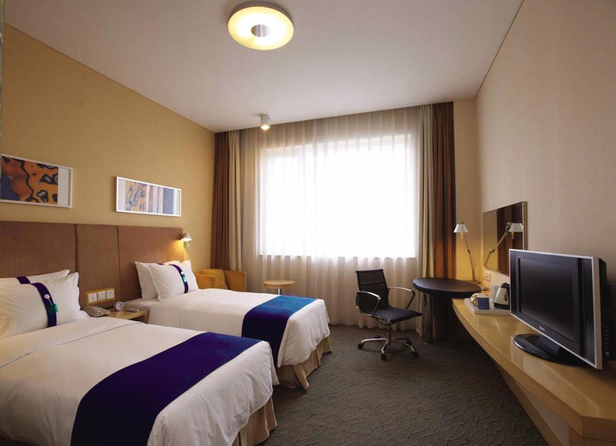Holiday Inn Express - Jinan Exhibition Center, An Ihg Hotel Habitación foto